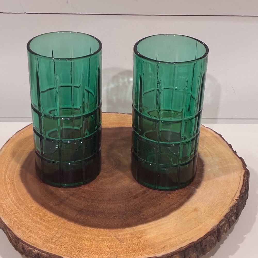 Vintage Anchor Hocking Set of Two Emerald Green Glasses – Excellent condition